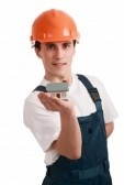 В какой мере украсить зал новыми обоями!
